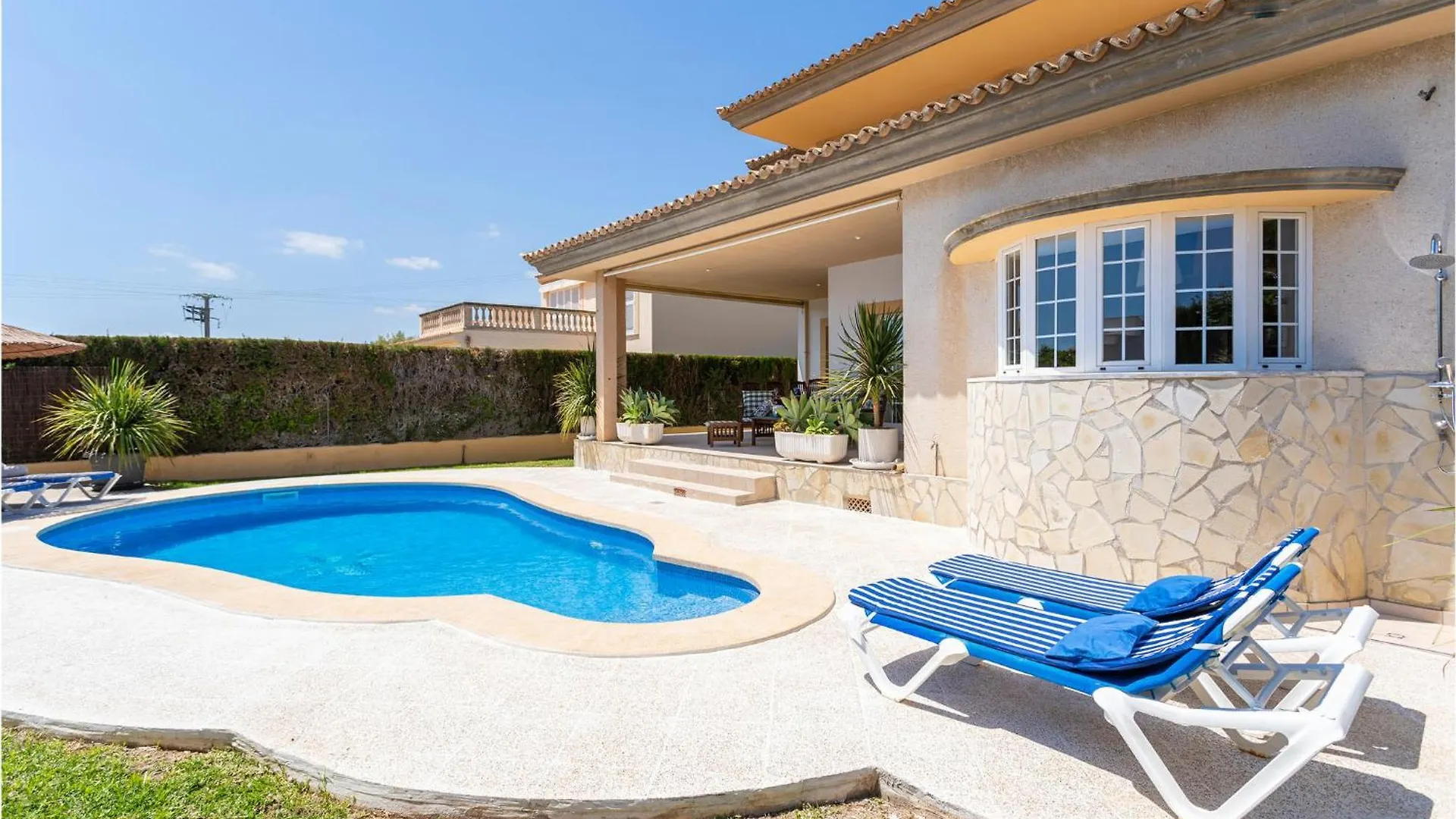 Awesome Home In Cala Bona With Kitchen Hébergement de vacances